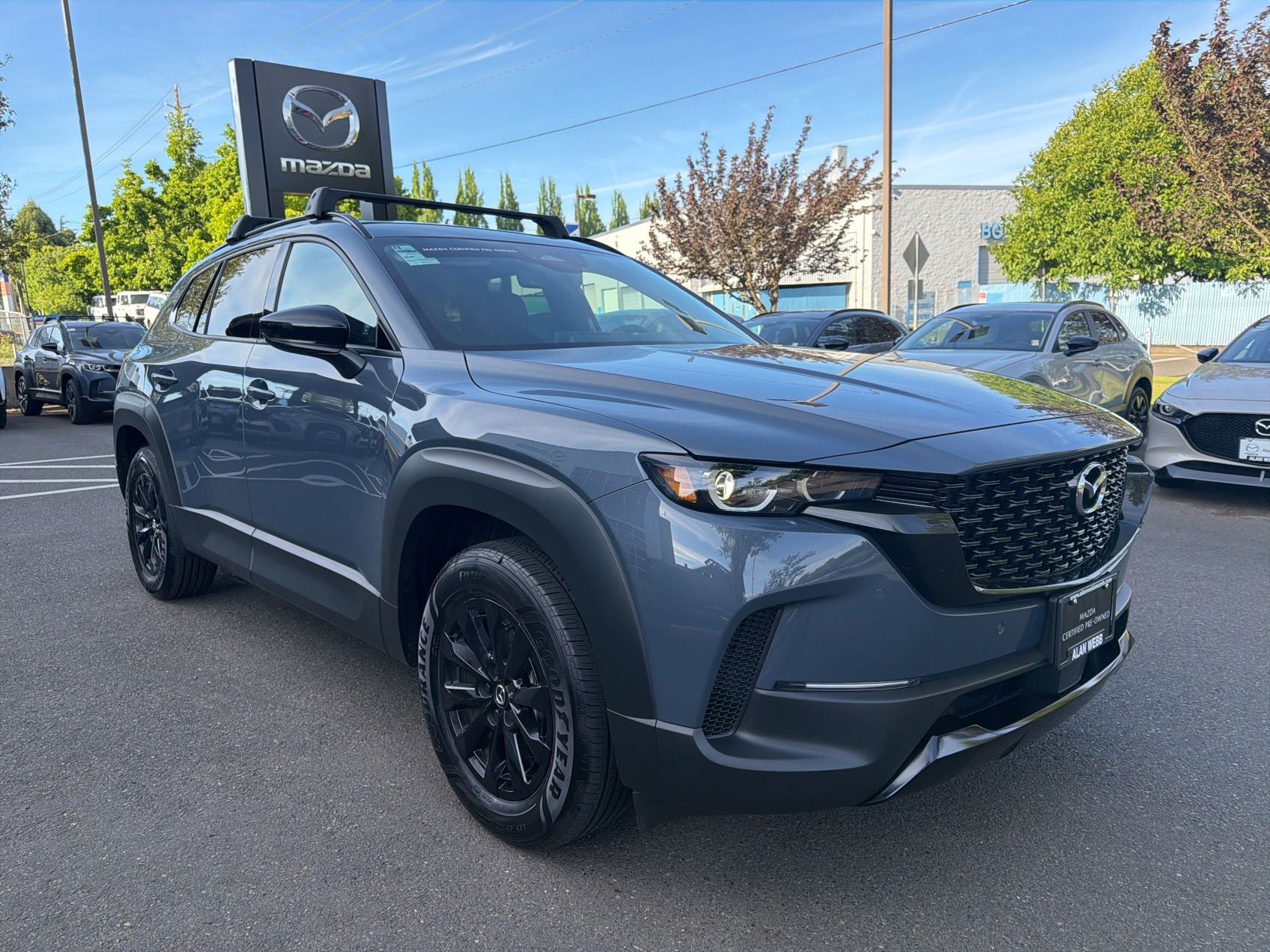 View vehicle photo 4