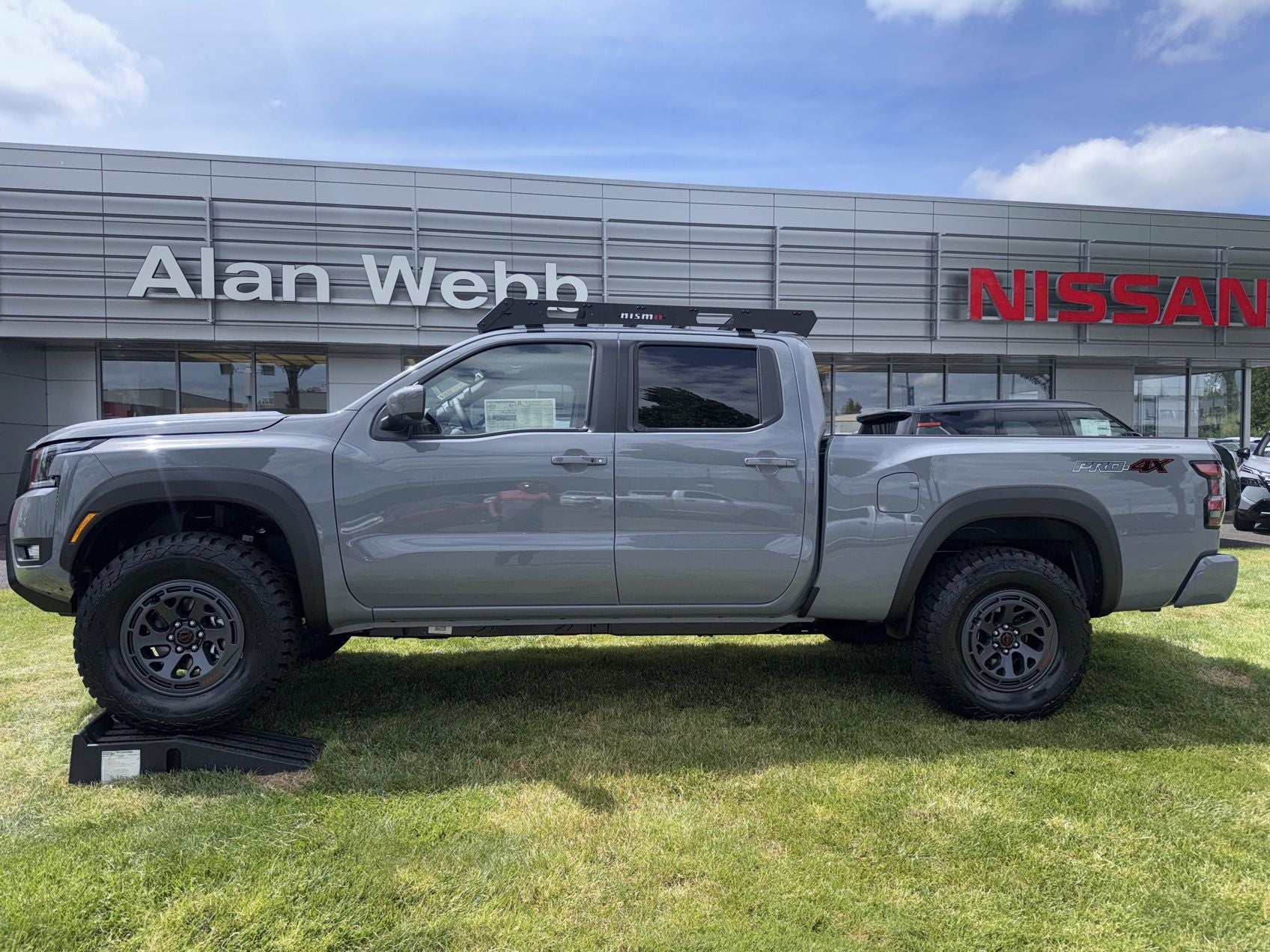 View vehicle photo 2