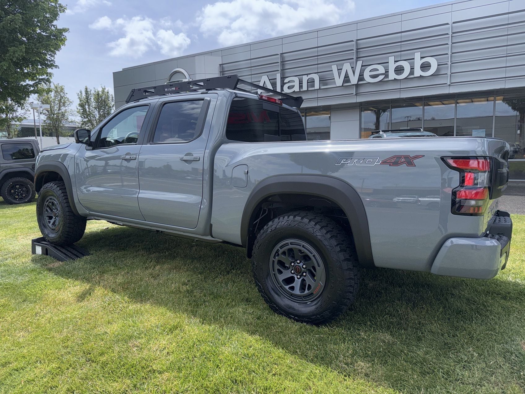 View vehicle photo 3