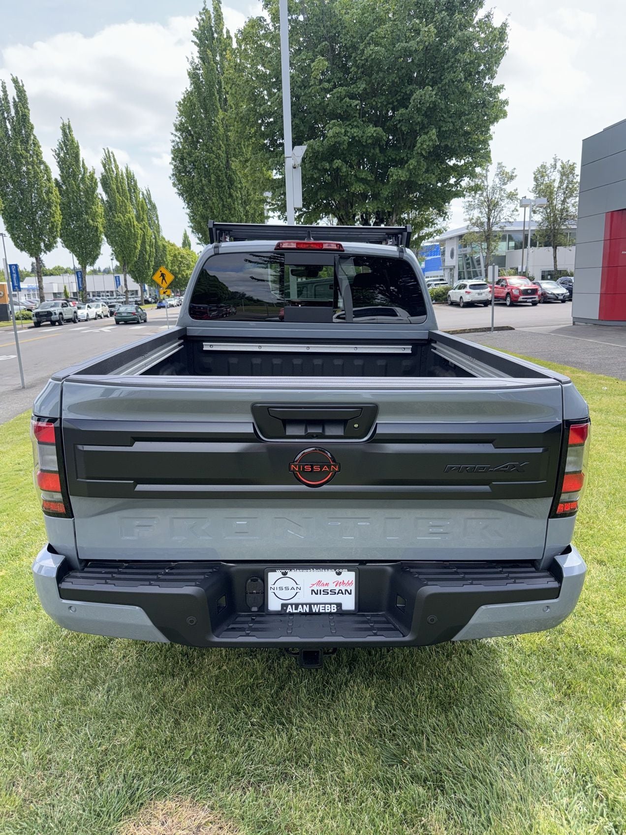 View vehicle photo 4