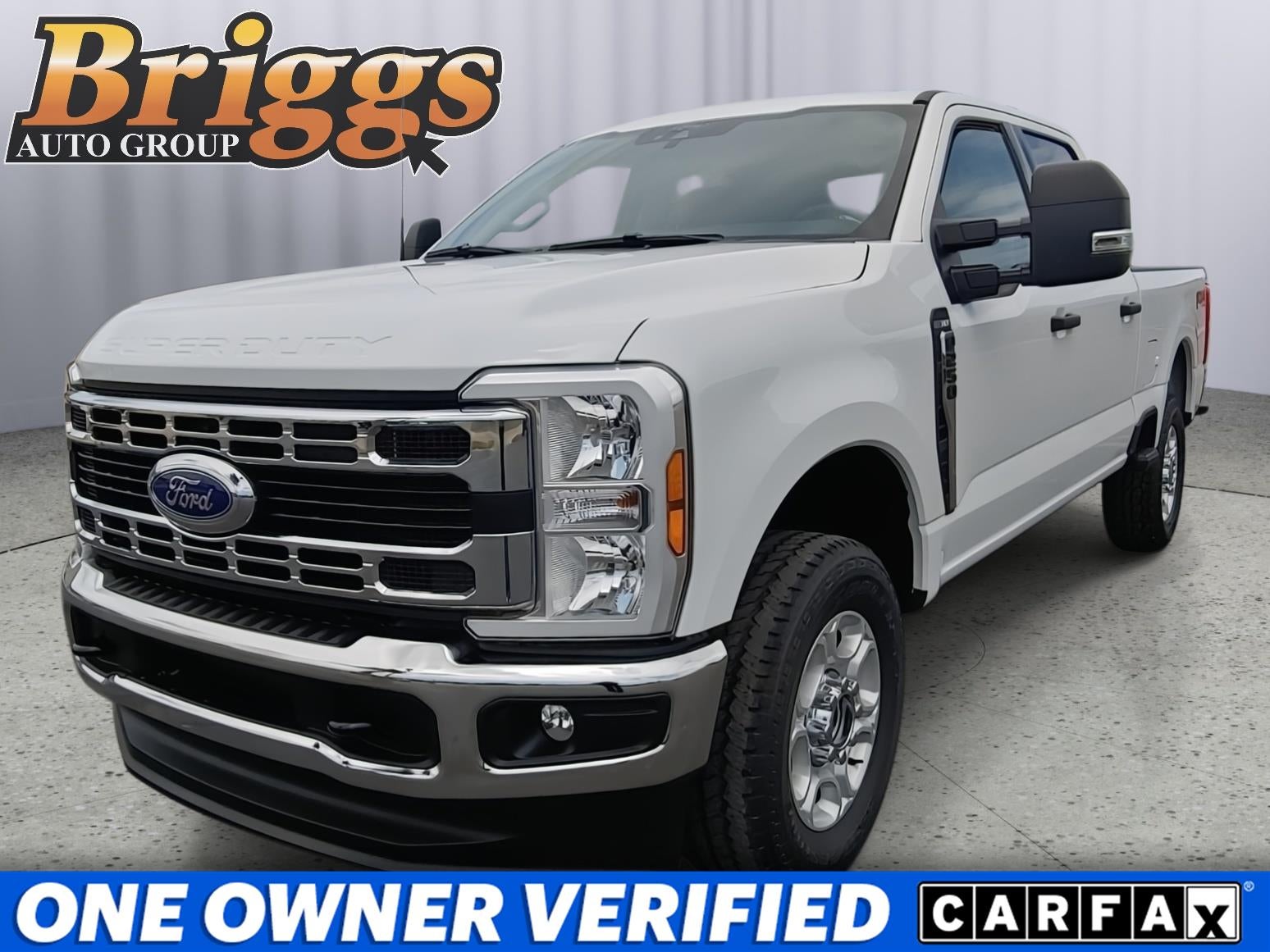 Oxford White 2025 Ford F-250 Super Duty XLT Crew Cab 4WD Pickup Truck Four-Wheel Drive Automatic