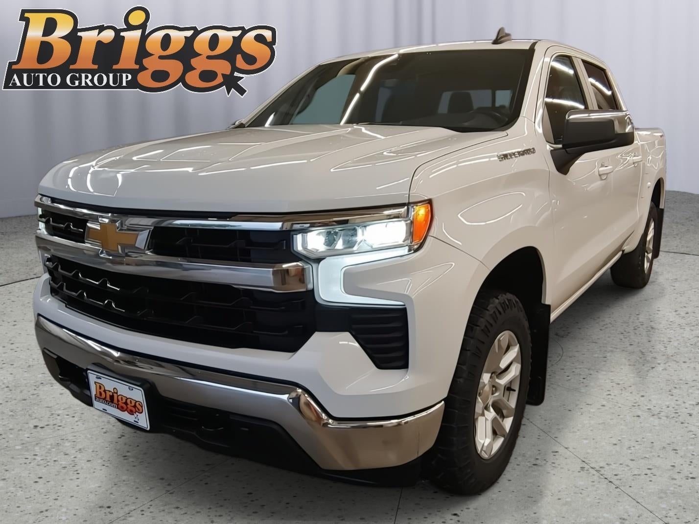 Summit White 2022 Chevrolet Silverado 1500 LT Crew Cab 4WD Pickup Truck Four-Wheel Drive 8-Speed Automatic