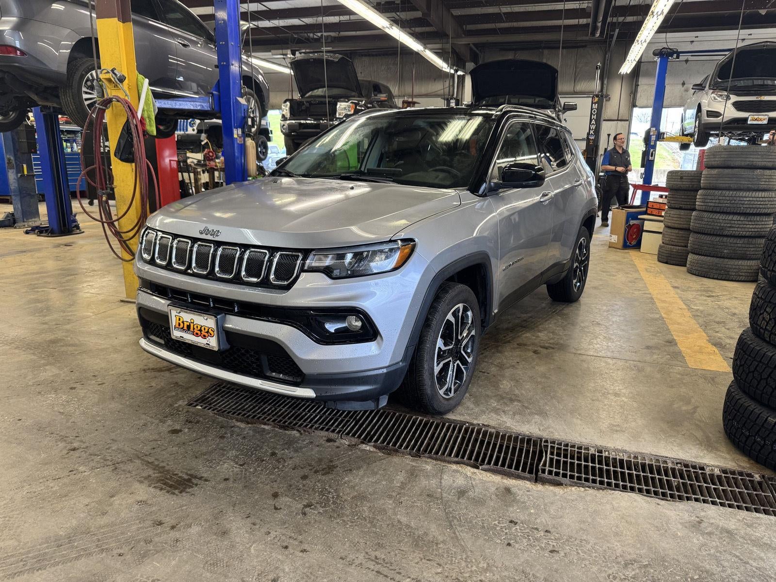 Billet Silver Metallic Clearcoat 2022 Jeep Compass SUV / Crossover Four-Wheel Drive 9-Speed Automatic