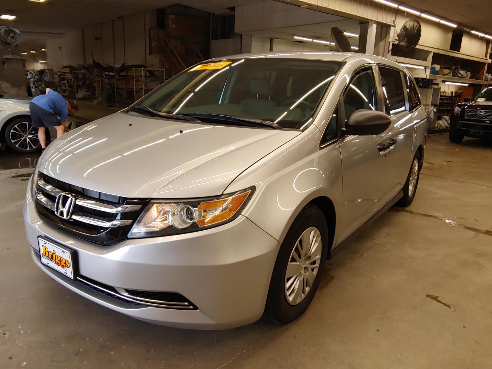 2015 Honda Odyssey LX FWD   