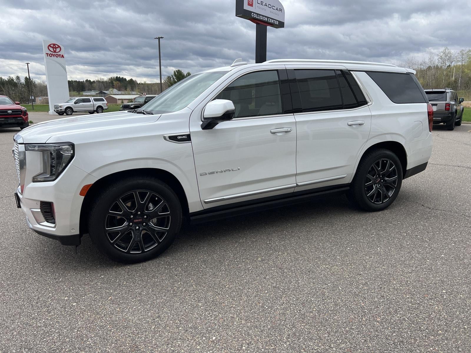View vehicle photo 5