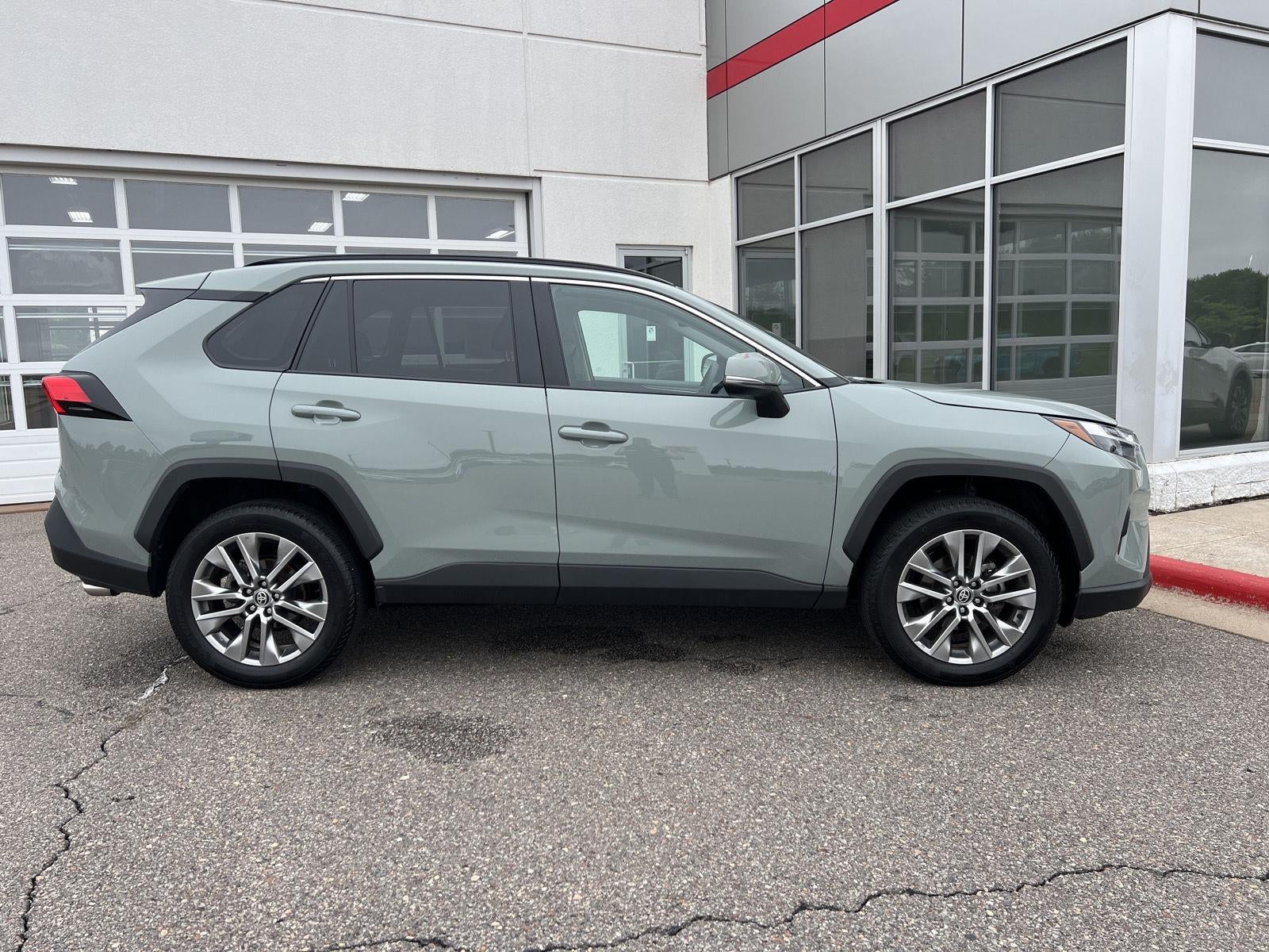 View vehicle photo 6