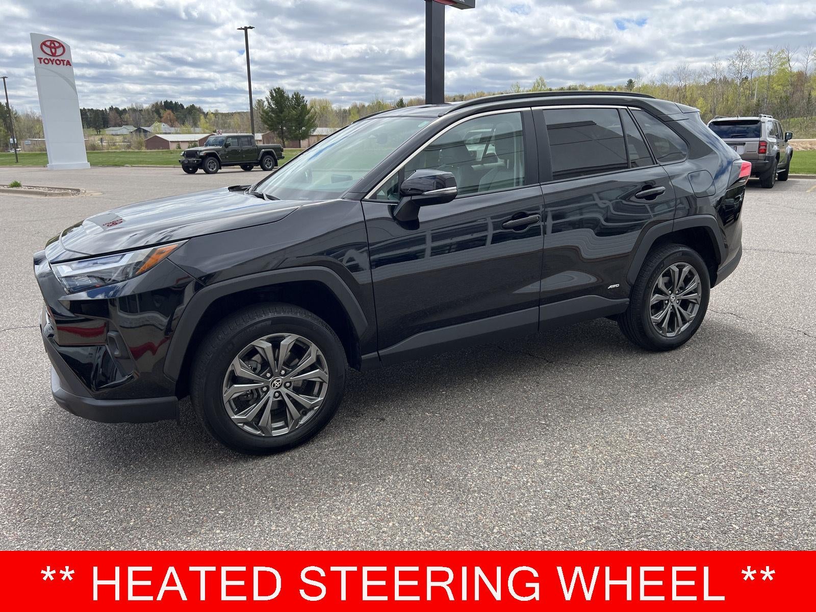 View vehicle photo 4