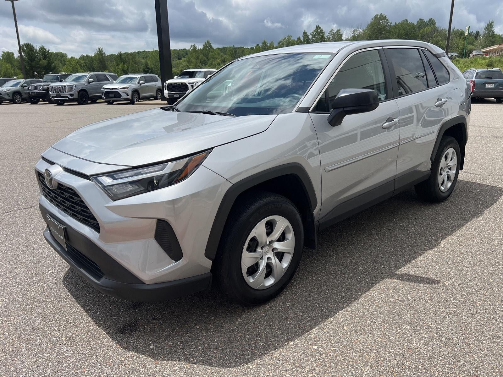 View vehicle photo 3