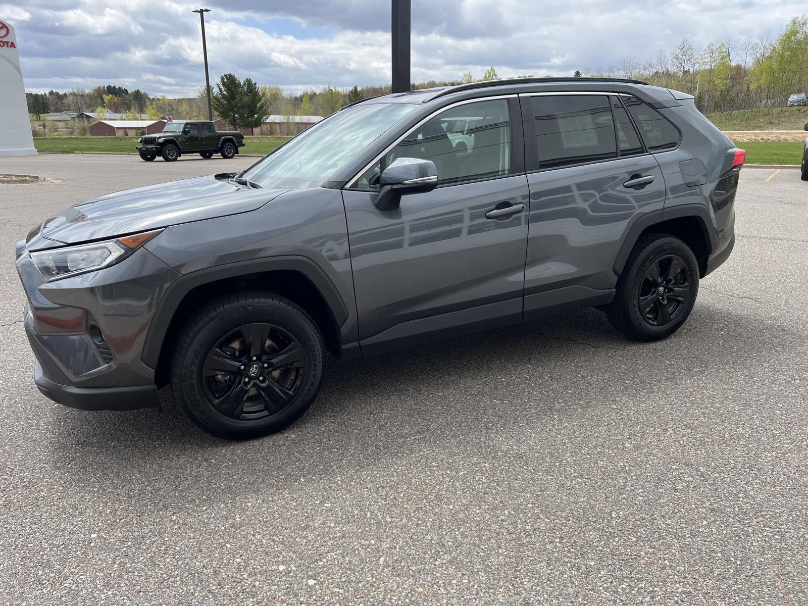 View vehicle photo 5