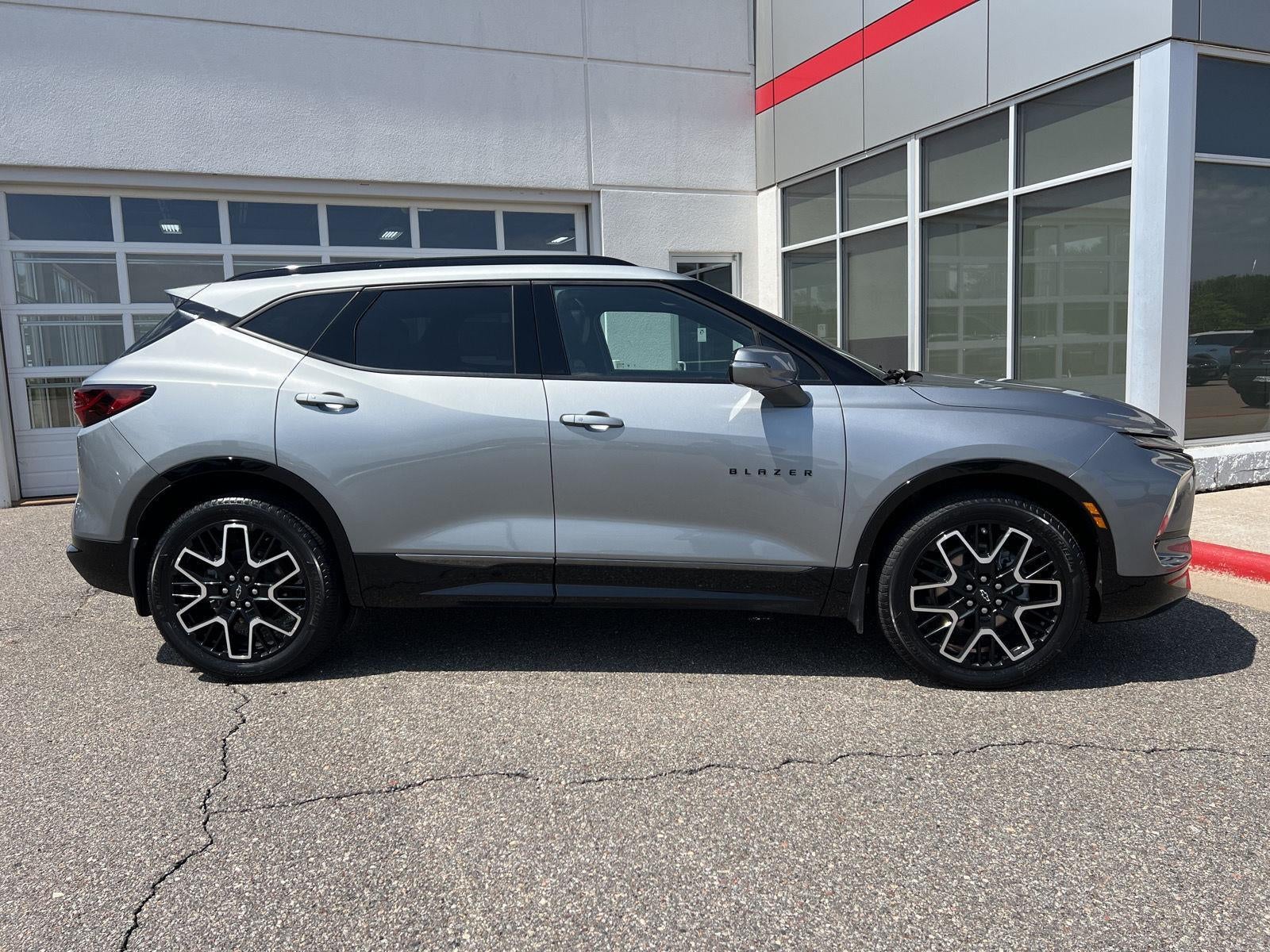 View vehicle photo 6