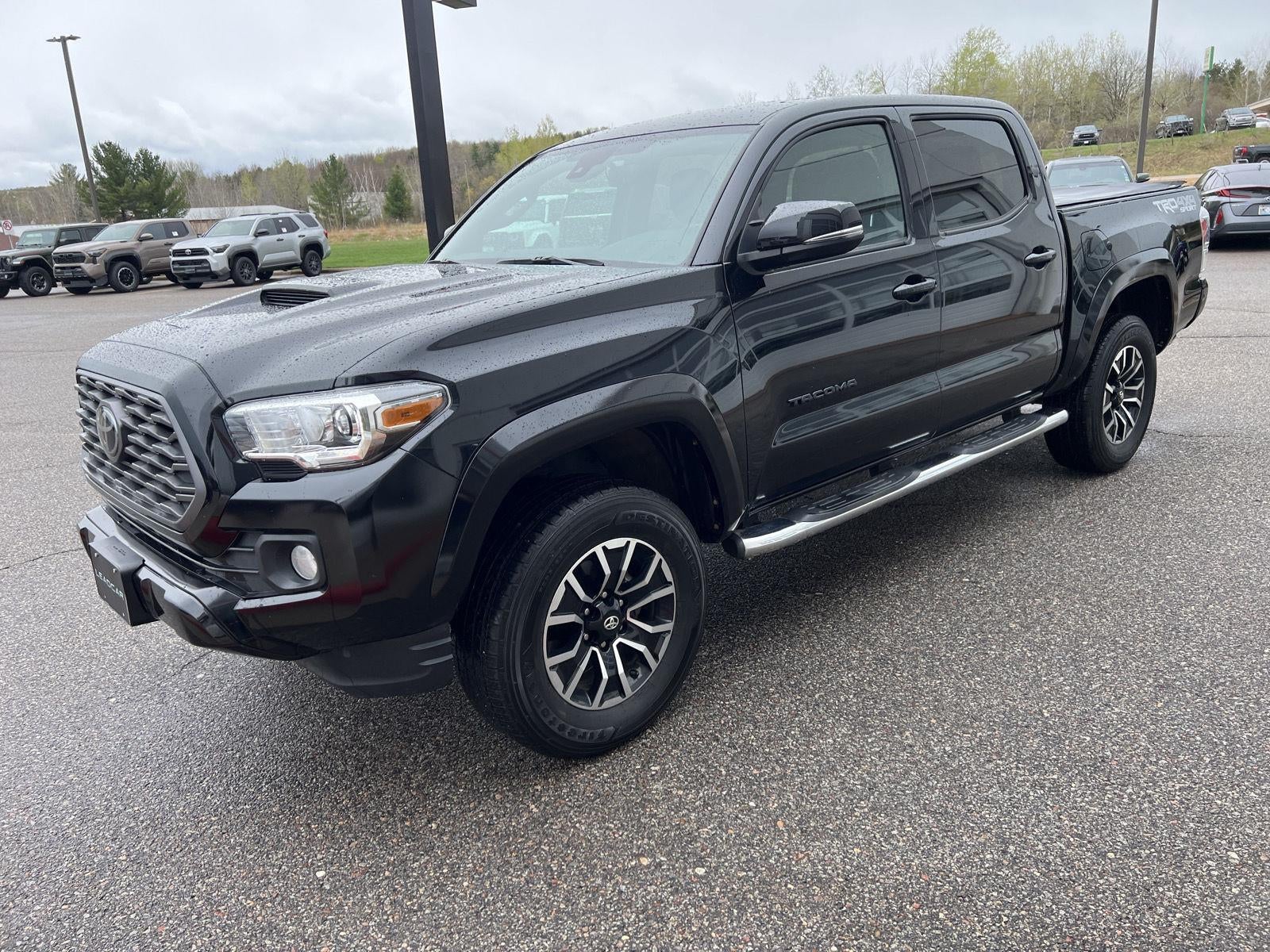 View vehicle photo 4