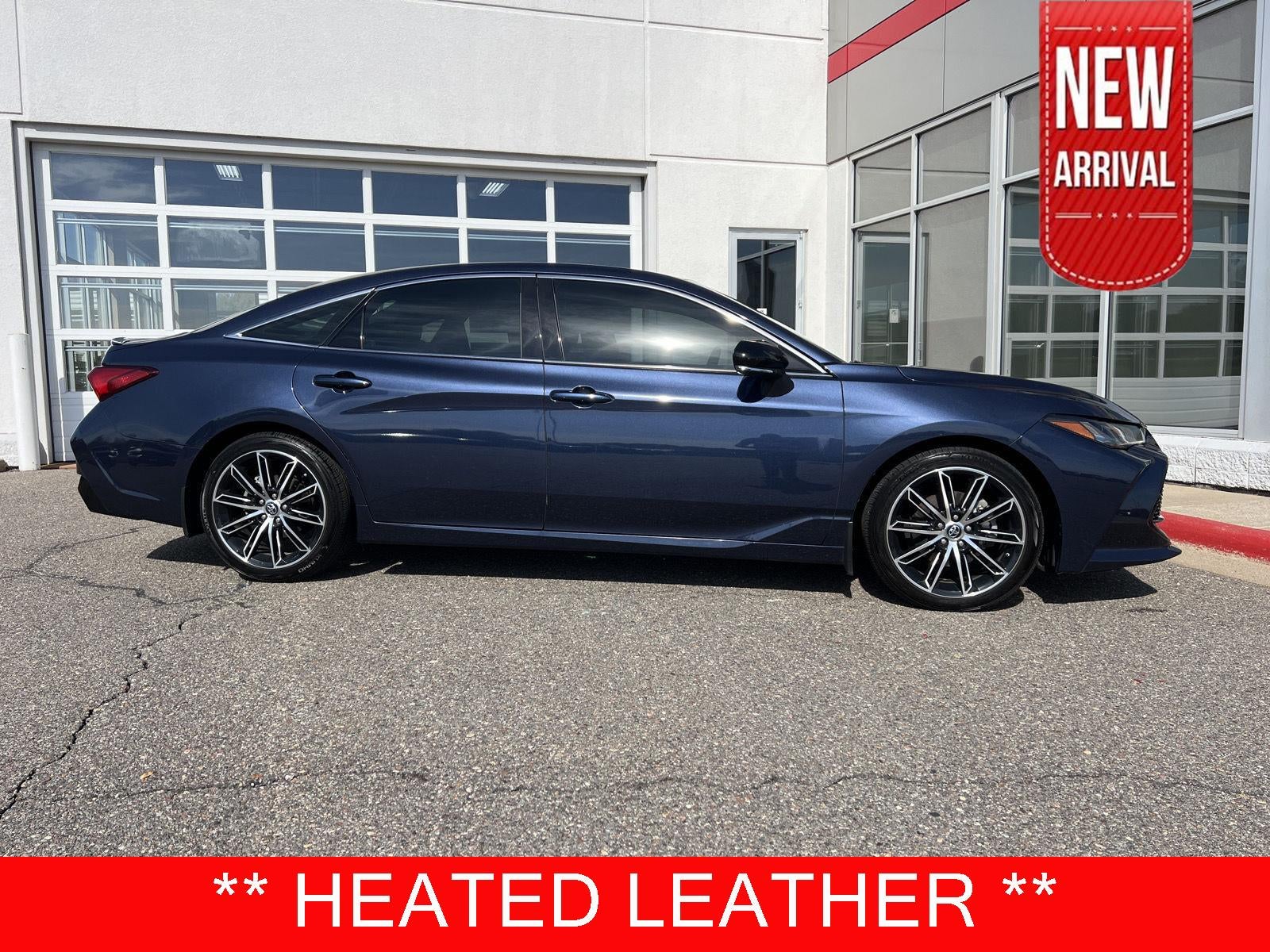 Parisian Night Pearl 2019 Toyota Avalon Sedan Front-Wheel Drive Automatic