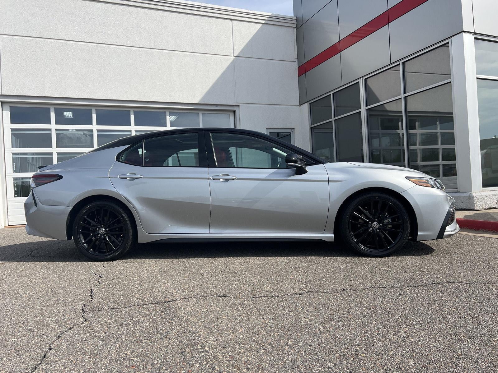 View vehicle photo 6