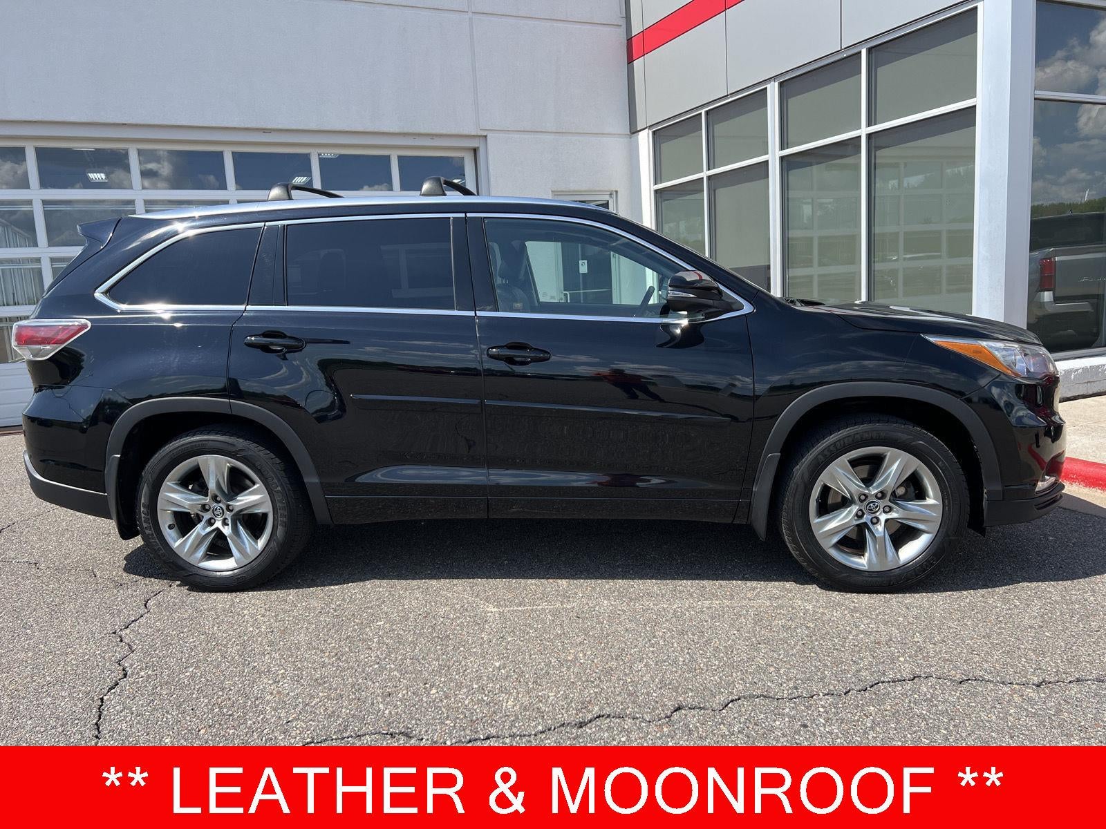Midnight Black Metallic 2016 Toyota Highlander SUV / Crossover All-Wheel Drive Automatic