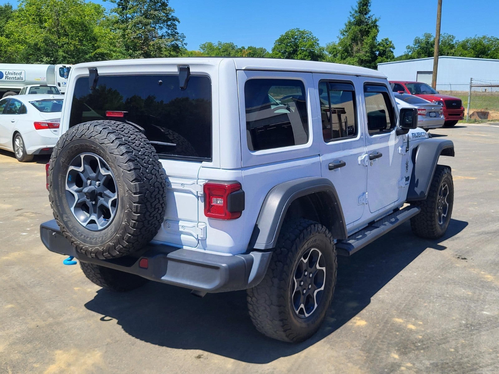 View vehicle photo 2