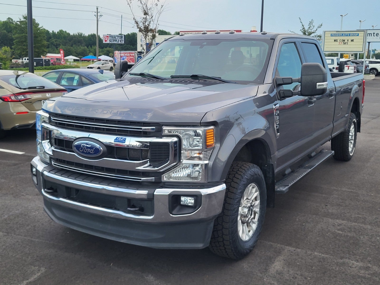 2022 Ford F-350 Super Duty XLT Crew Cab 4WD