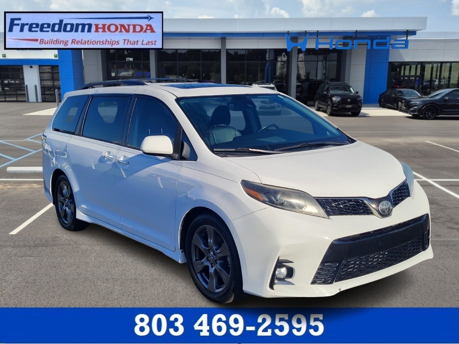 Super White 2018 Toyota Sienna Minivan Front-Wheel Drive Automatic