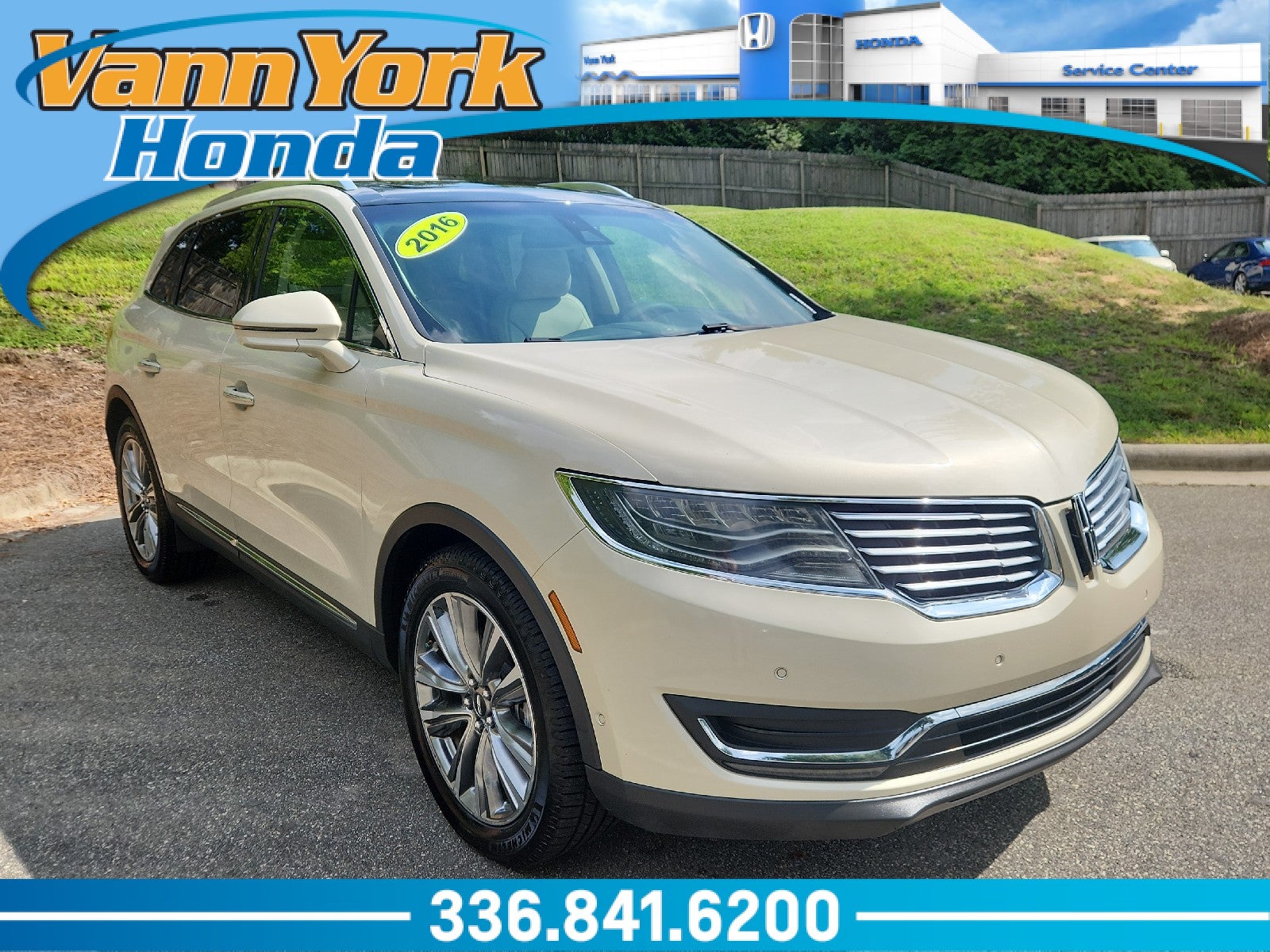 Gray (Platinum Dune Metallic Tri-Coat) 2016 Lincoln MKX SUV / Crossover All-Wheel Drive Automatic