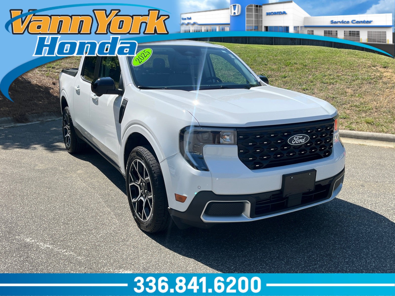 Oxford White 2025 Ford Maverick Lariat SuperCrew AWD Pickup Truck All-Wheel Drive Automatic