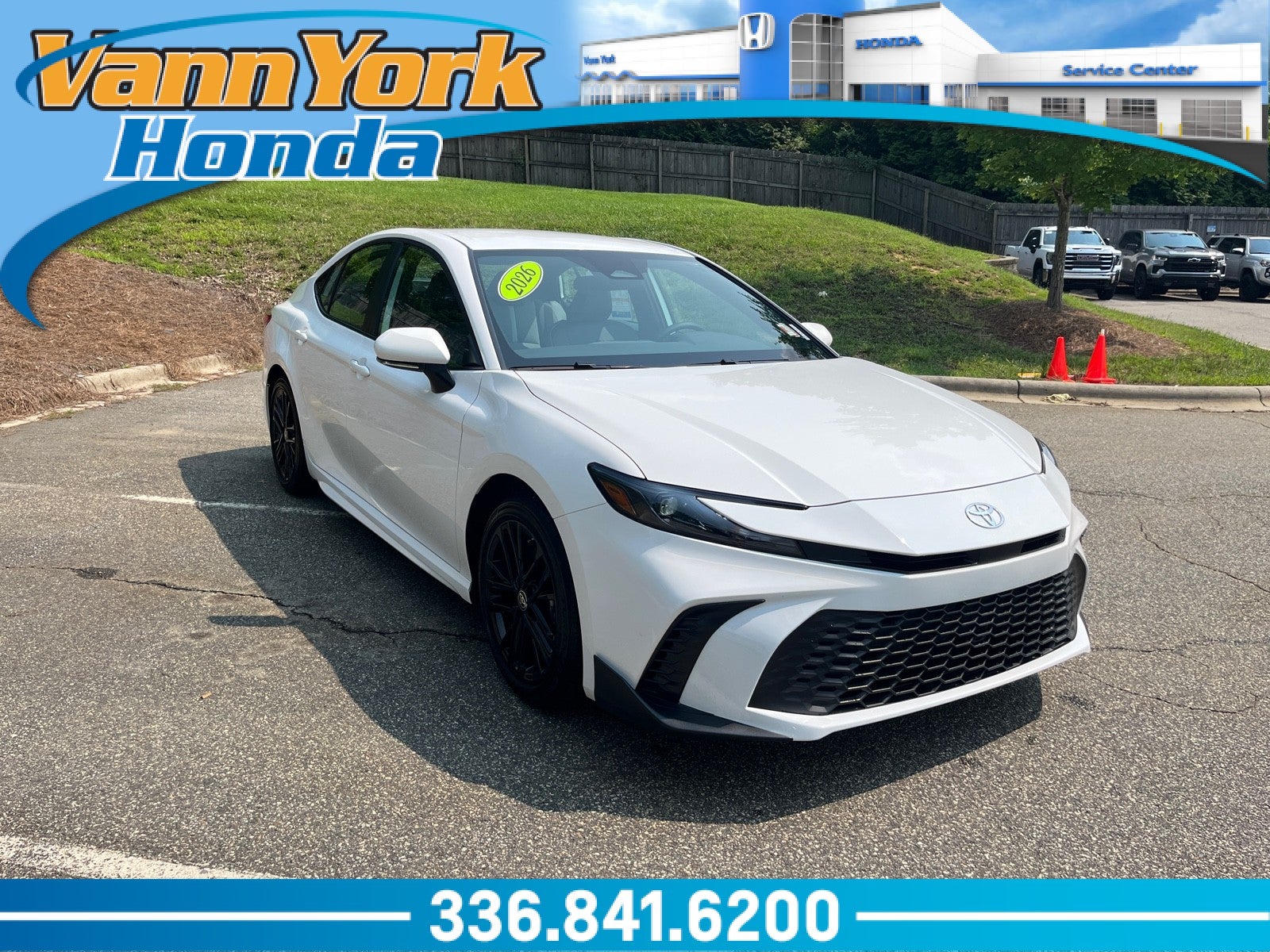 Ice Cap 2026 Toyota Camry Sedan Front-Wheel Drive Automatic