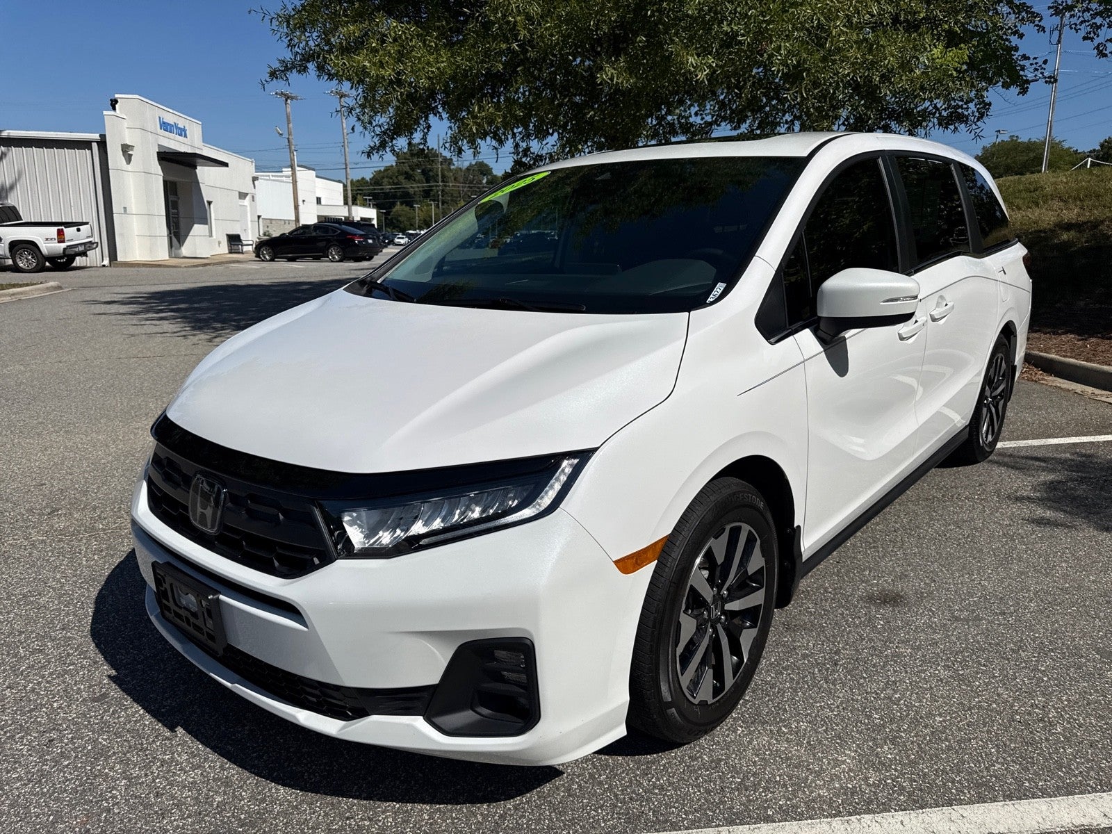 White 2025 Honda Odyssey Minivan Front-Wheel Drive Automatic