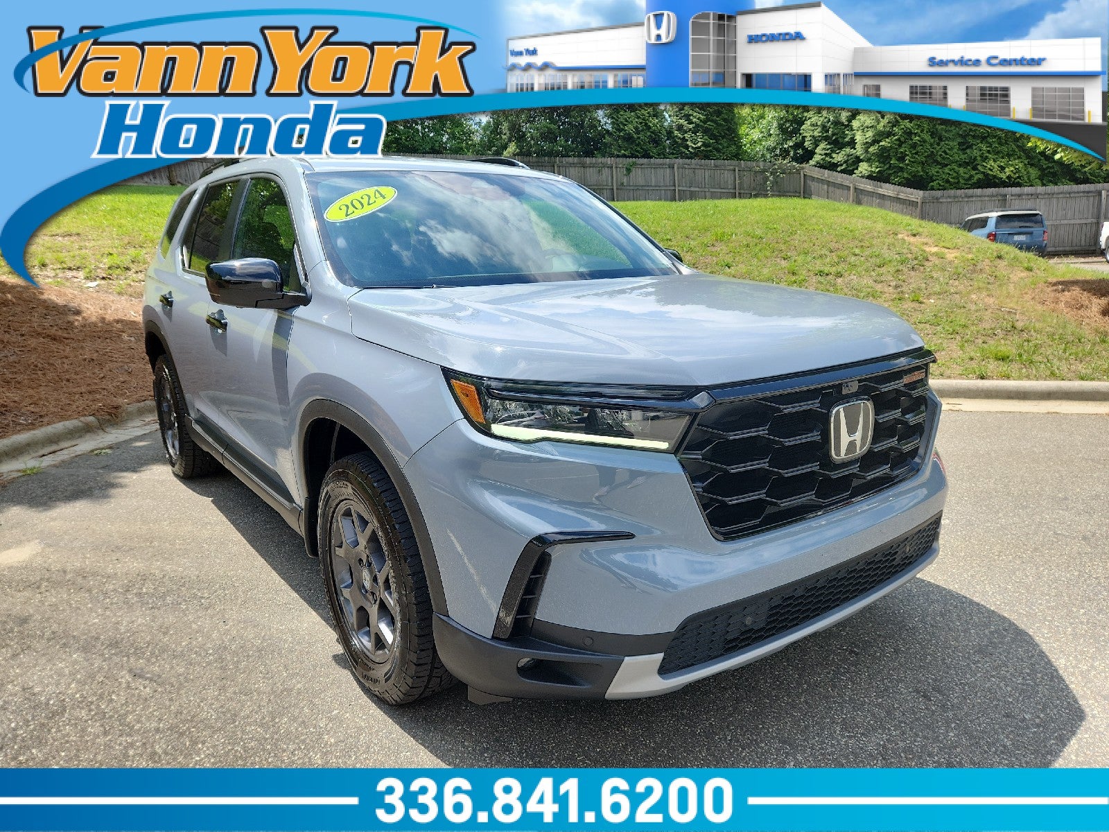 Sonic Gray Pearl 2024 Honda Pilot SUV / Crossover All-Wheel Drive Automatic