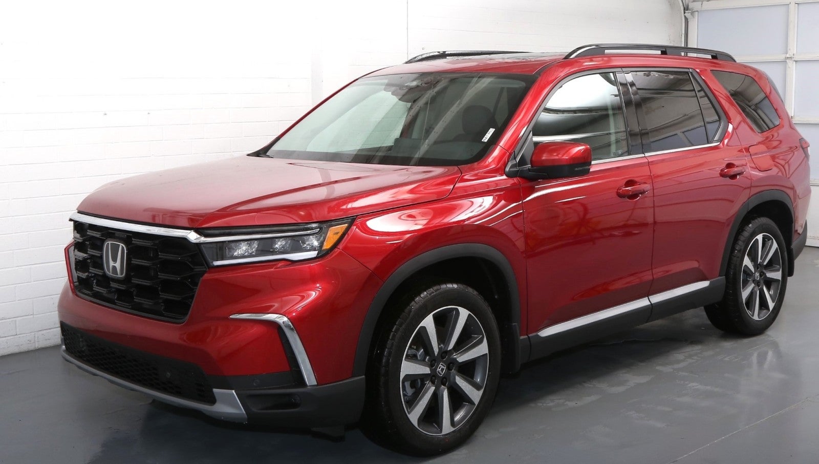 Radiant Red Metallic II 2025 Honda Pilot SUV / Crossover Front-Wheel Drive Automatic