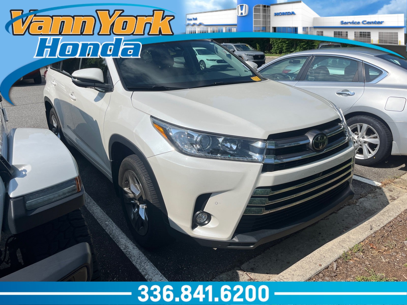 White (Blizzard Pearl) 2018 Toyota Highlander SUV / Crossover All-Wheel Drive Automatic
