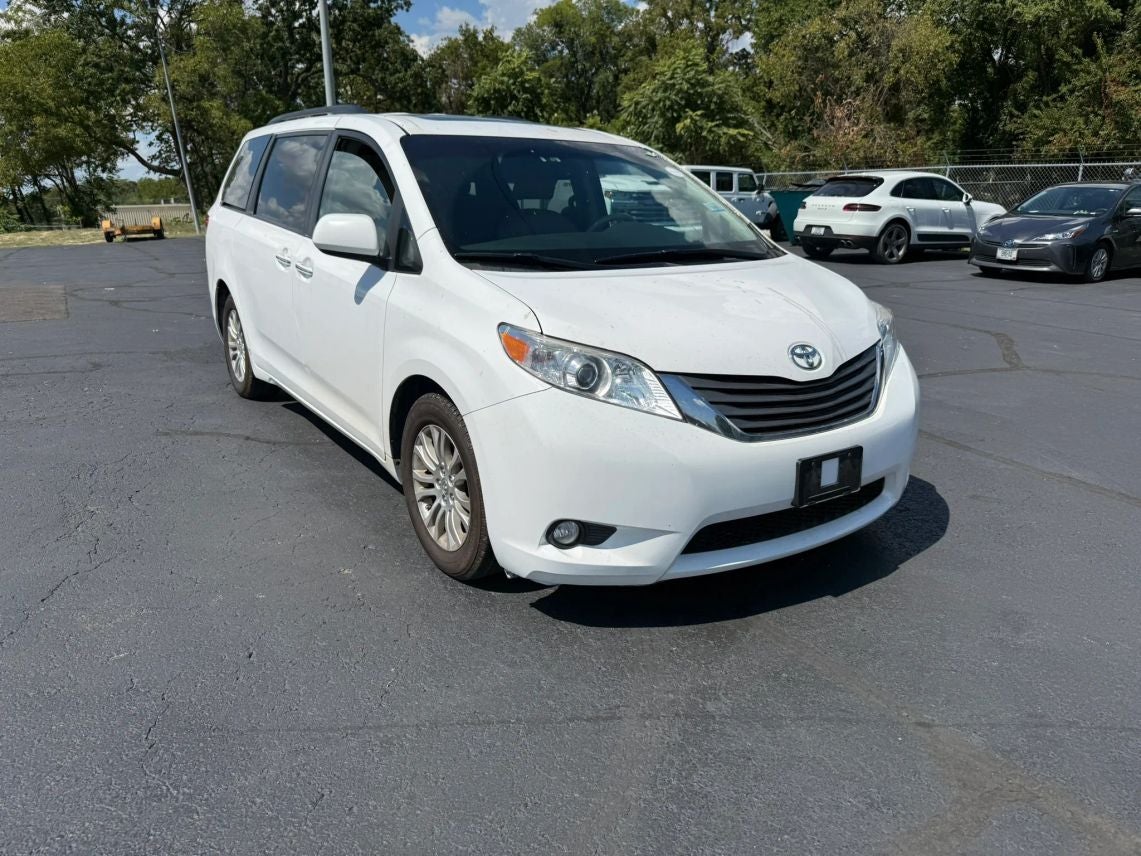 2011 Toyota Sienna Q grade