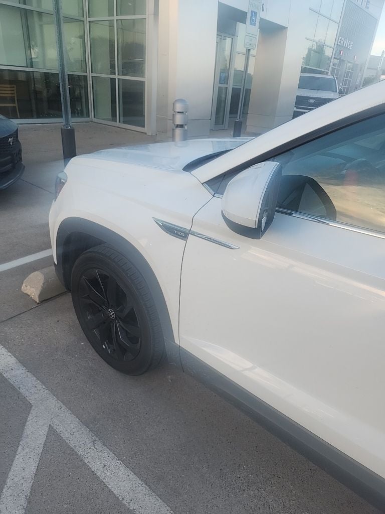 2022 Volkswagen Taos 4Motion SE IQ.Drive w/ Sunroof Pkg.