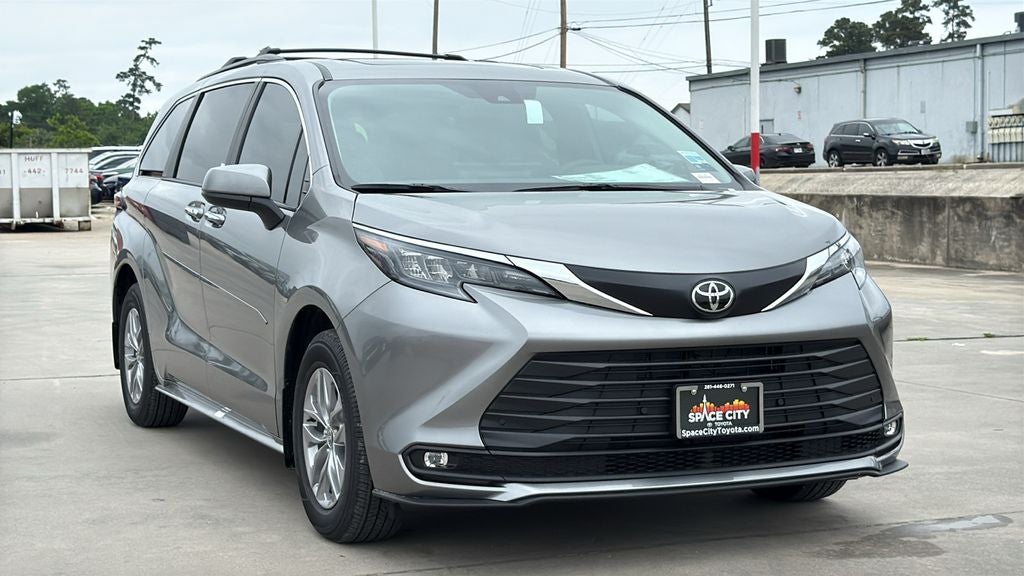 View vehicle photo 7