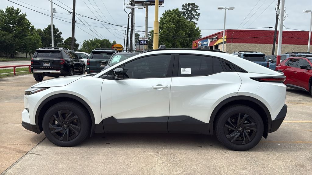 View vehicle photo 2