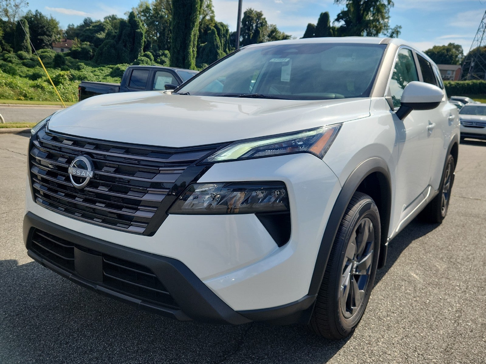Everest White Pearl Tricoat 2026 Nissan Rogue SUV / Crossover Front-Wheel Drive Automatic
