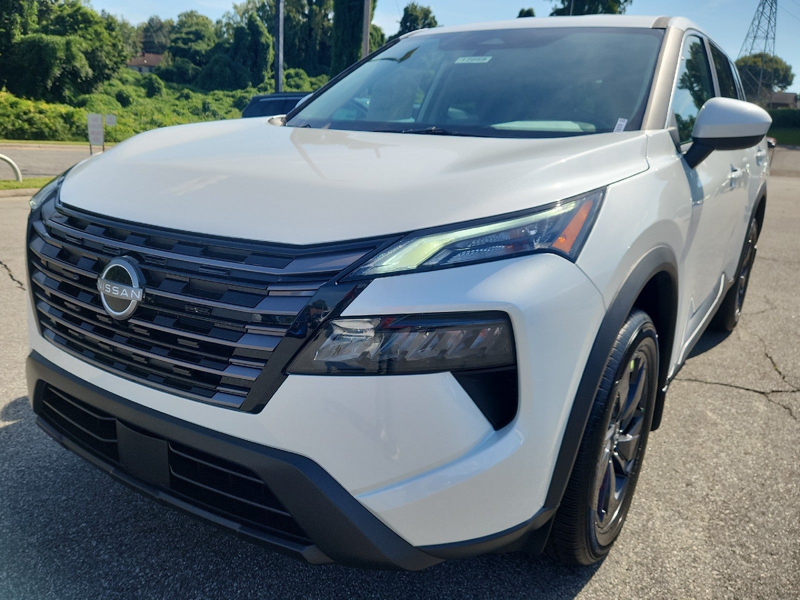 Everest White Pearl Tricoat 2026 Nissan Rogue SUV / Crossover Front-Wheel Drive Automatic