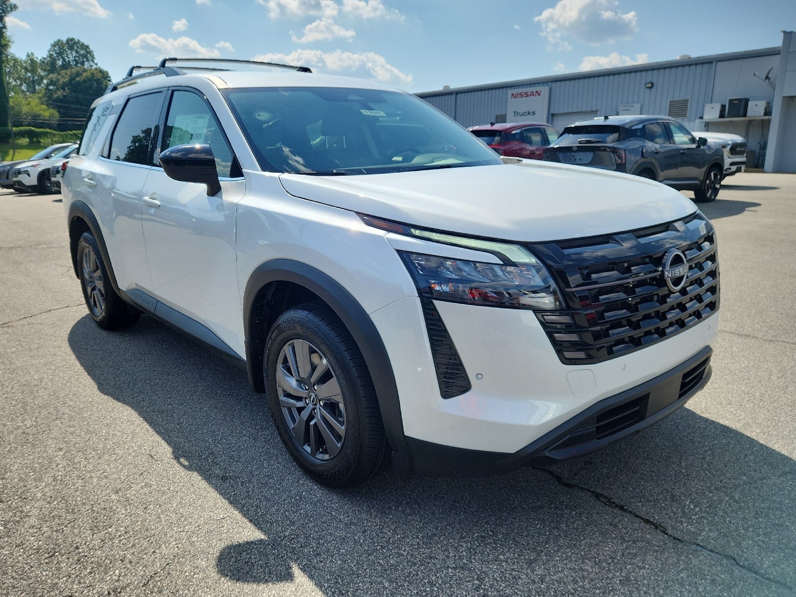 Everest White Pearl Tricoat 2026 Nissan Pathfinder SUV / Crossover Front-Wheel Drive Automatic
