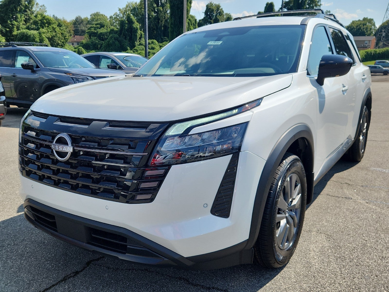 Everest White Pearl Tricoat 2026 Nissan Pathfinder SUV / Crossover Front-Wheel Drive Automatic