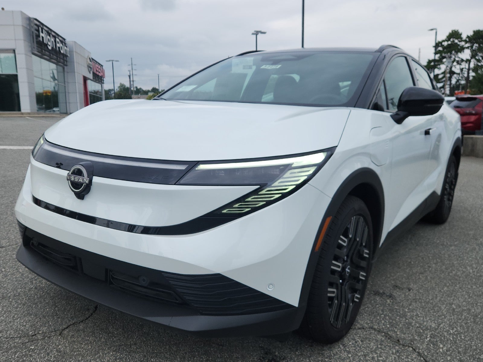 Everest White Pearl Tricoat 2026 Nissan LEAF SUV / Crossover Front-Wheel Drive Automatic