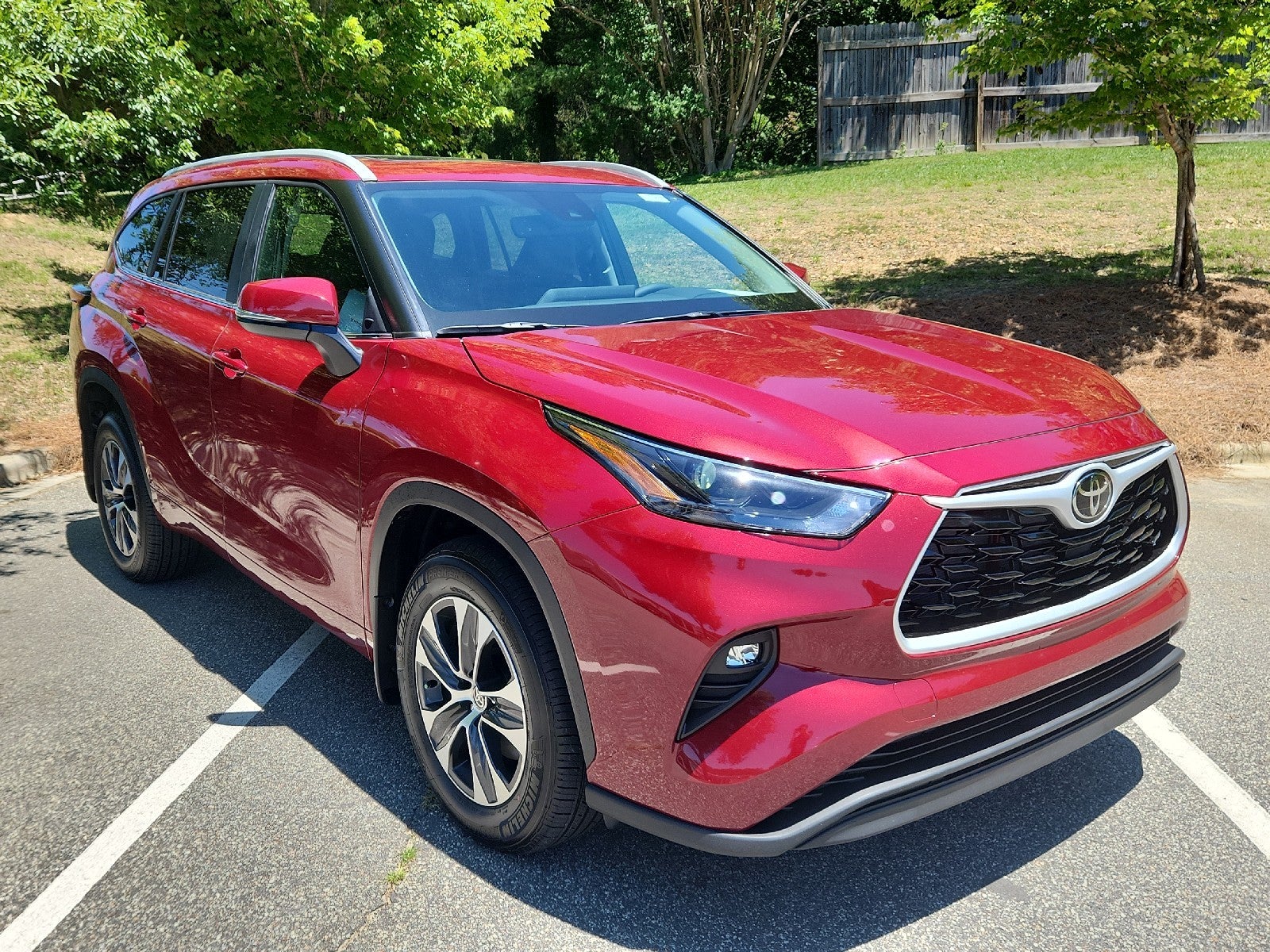 Red (Ruby Flare Pearl) 2026 Toyota Highlander XLE AWD SUV / Crossover All-Wheel Drive 8-Speed Dual Clutch