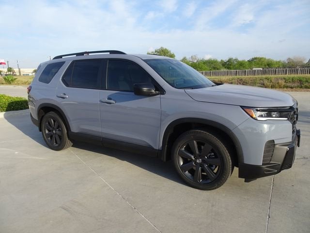 View vehicle photo 3