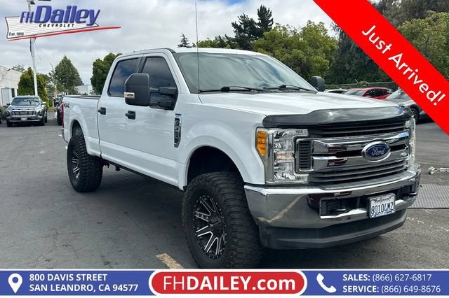 Oxford White 2017 Ford F-250 Super Duty Pickup Truck Four-Wheel Drive Automatic
