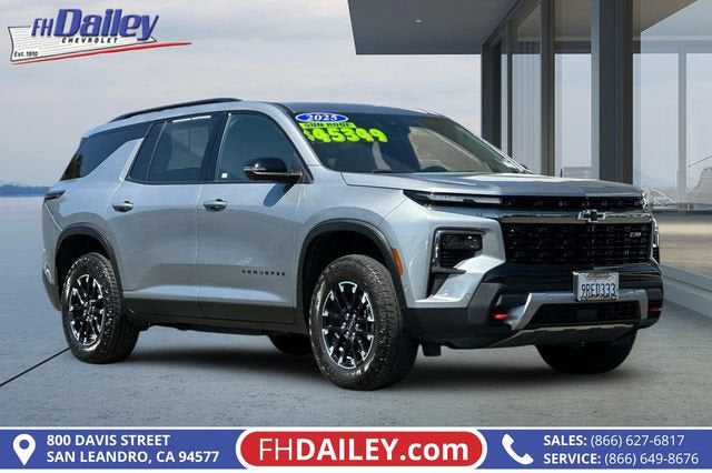 Sterling Gray Metallic 2025 Chevrolet Traverse SUV / Crossover Four-Wheel Drive Automatic