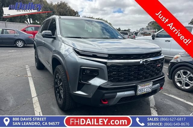 Sterling Gray Metallic 2025 Chevrolet Traverse SUV / Crossover Four-Wheel Drive Automatic