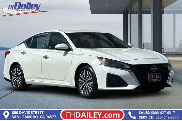 Pearl White Tri 2023 Nissan Altima Sedan Front-Wheel Drive 