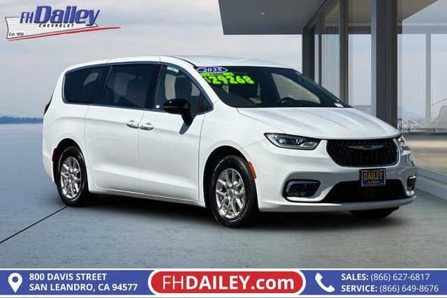 2025 Chrysler Pacifica Select FWD