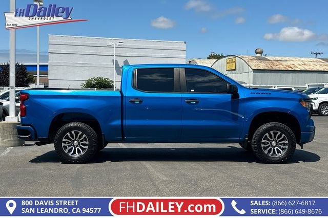View vehicle photo 3