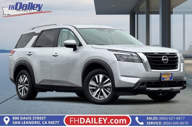 2025 Nissan Pathfinder SL 4WD