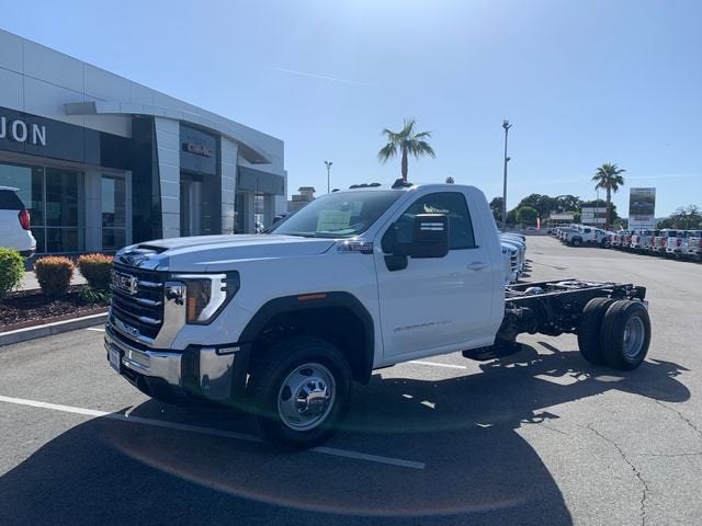 Summit White 2026 GMC Sierra 3500HD Chassis Pickup Truck 4X2 Automatic