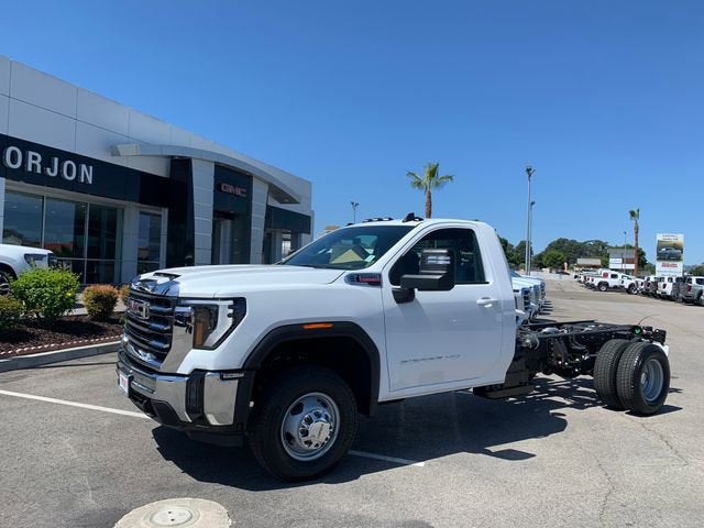 Summit White 2026 GMC Sierra 3500HD Chassis Pickup Truck 4X2 Automatic
