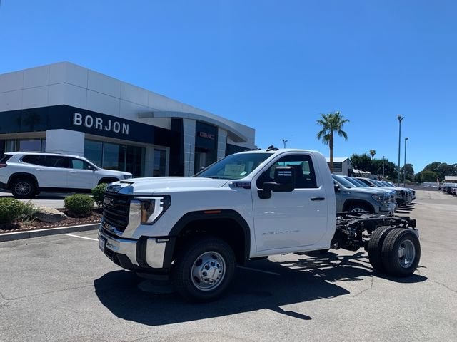 Summit White 2026 GMC Sierra 3500HD Pickup Truck Four-Wheel Drive Automatic