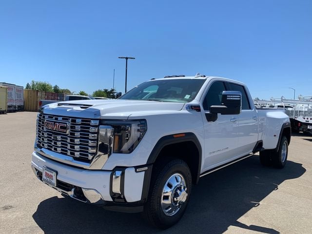Summit White 2026 GMC Sierra 3500HD Pickup Truck Four-Wheel Drive Automatic